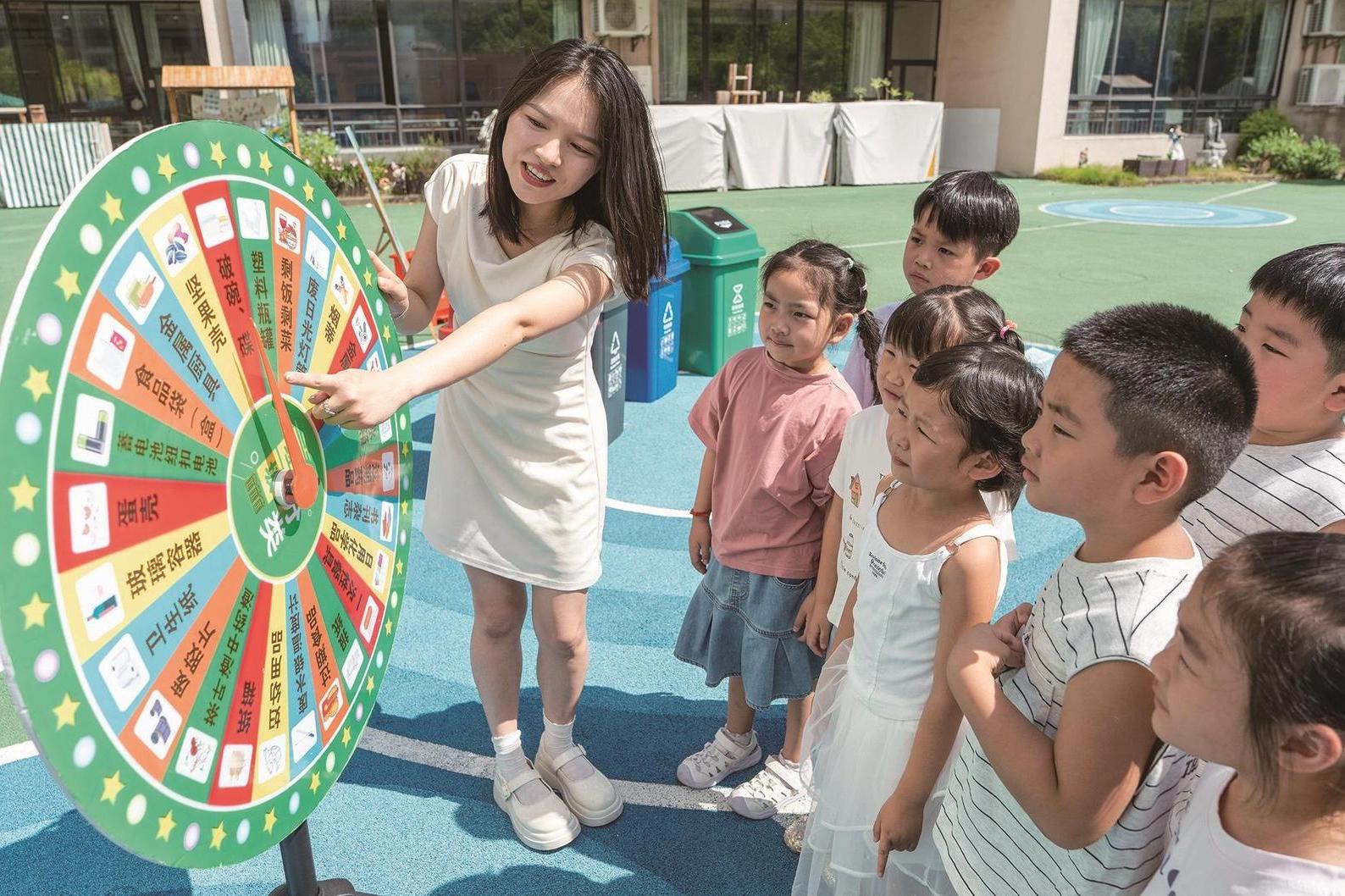 通州區(qū)虹西幼兒園開(kāi)展“垃圾分類(lèi) 從我做起”主題活動(dòng)